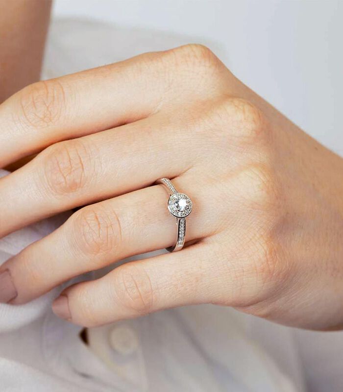 Ring 'Brillant Somptueux' witgoud en diamanten image number 1