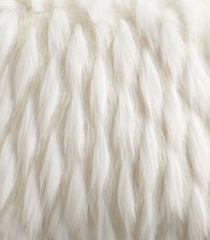 Coussin en fausse fourrure blanche fluffy image number 2