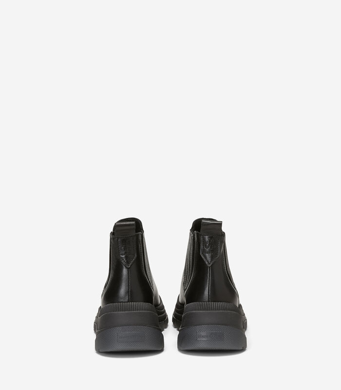 Chelsea boots image number 2