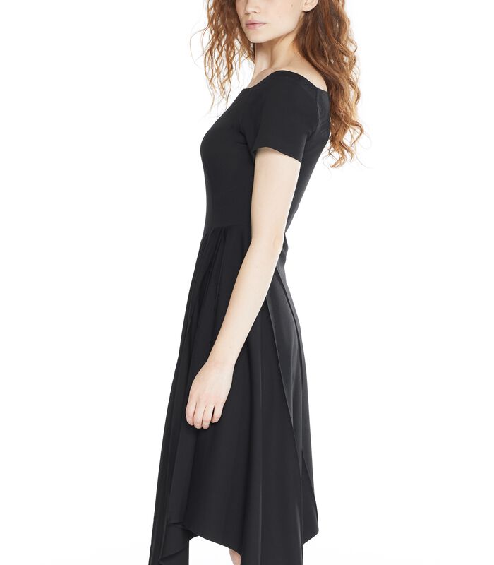 Zwarte asymmetrische jurk gebreid VERVEINE image number 3