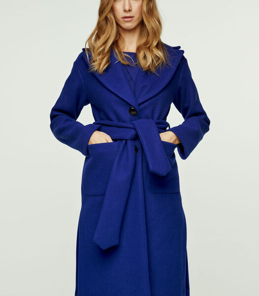 Lange blauw elektrisch jas van imitatiemouflon met riem