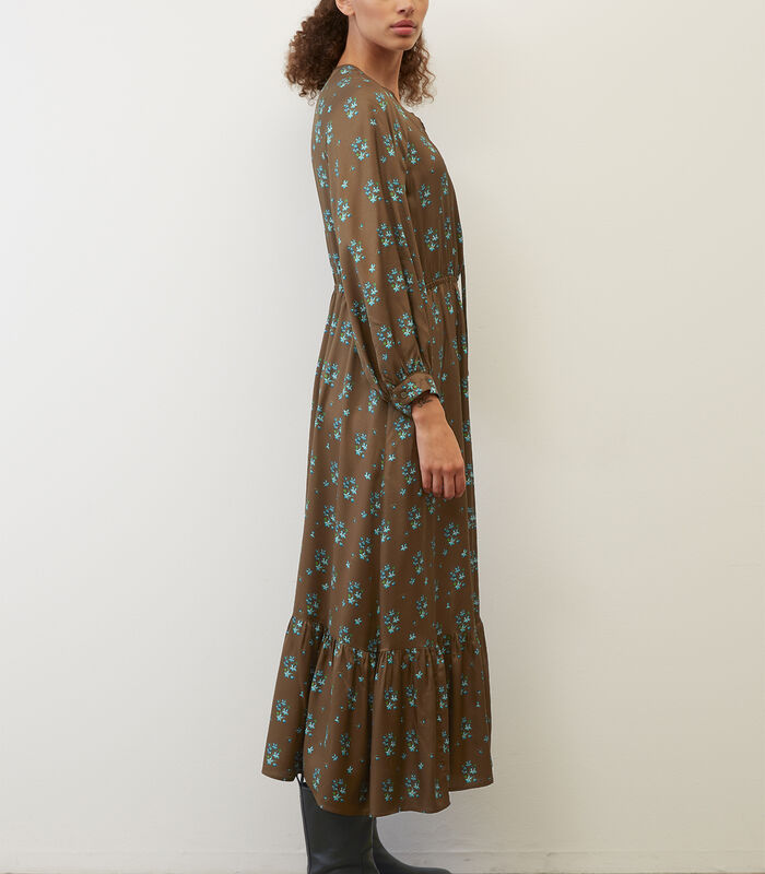 Vrouwelijke jurk met volumineuze mouwen image number 3