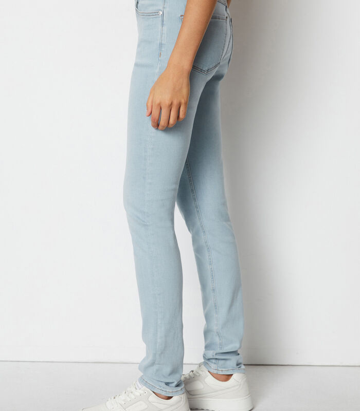 Jeans modèle KAJ skinny taille haute image number 3