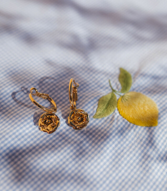 Mini Boucles d'Oreilles Créoles Aglaé Or Fleurs image number 2
