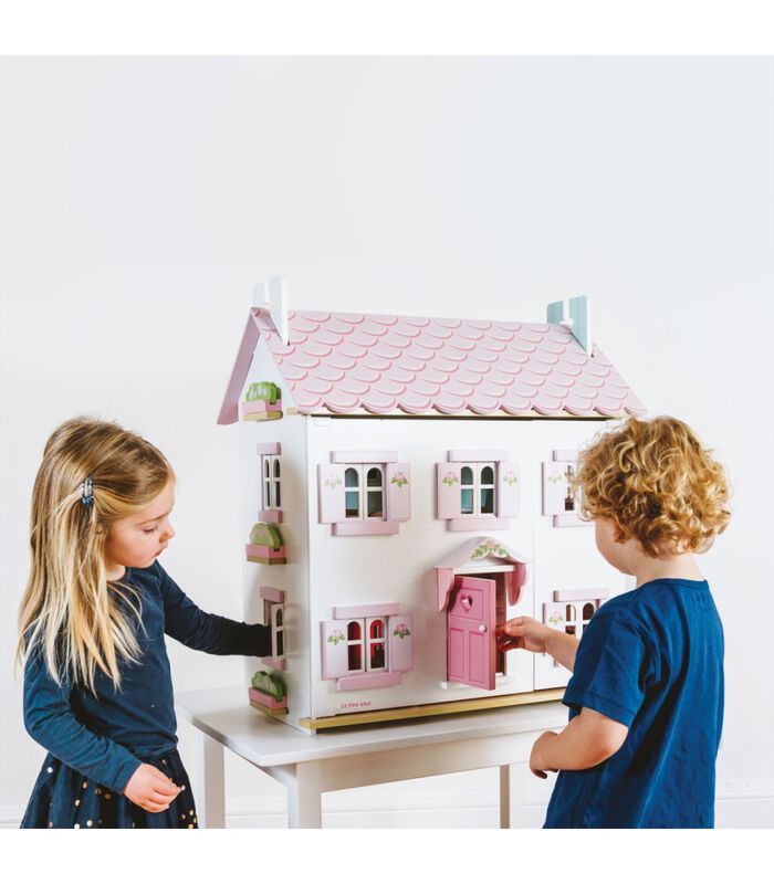 Sophie's Doll House image number 3