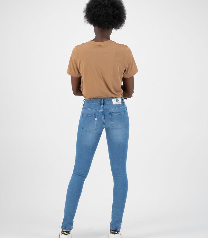Skinny Lilly - Pure Blue image number 3