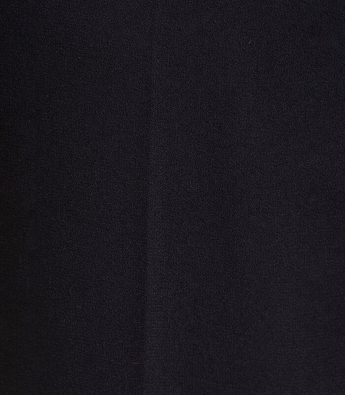 Pantalon droit noir en tissu crêpe image number 4
