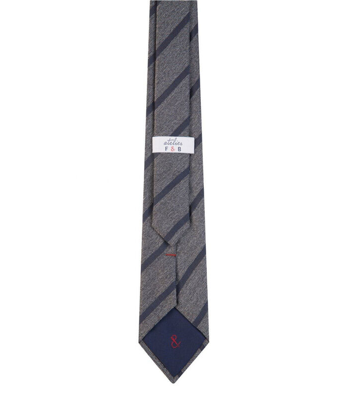 Cravate club à rayures en soie image number 2