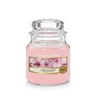 Bougie parfumée  Petite Fleur de Cerisier - 9 cm / ø 6 cm image number 0