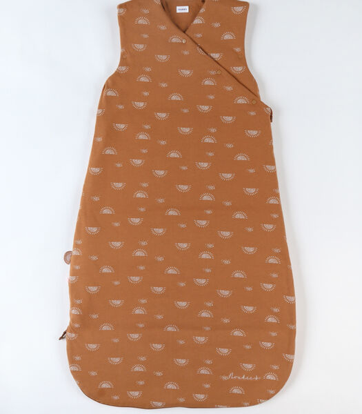 Jersey 100 cm slaapzak met zonneprint, karamelkleur