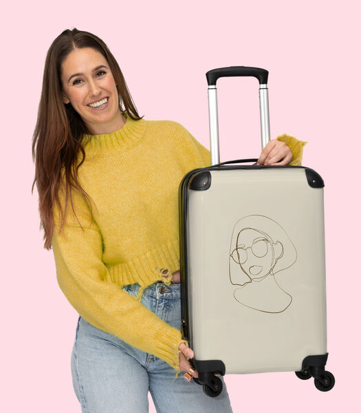 Valise spacieuse avec 4 roues et serrure TSA (Portrait - Pastel - Femme - Design)