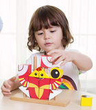 Babyspeelgoed Verticale houten puzzel Leeuw image number 1