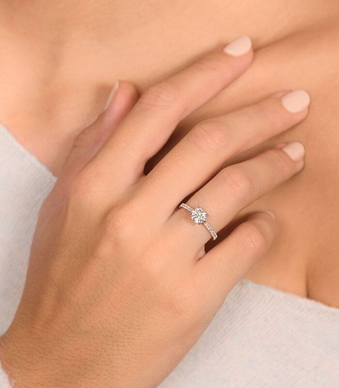 Ring 'Solitaire Royal' witgoud en diamanten image number 1