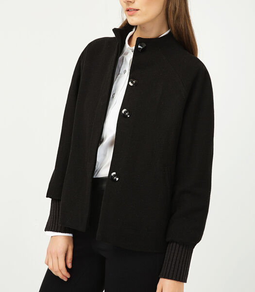 Veste courte noire en laine avec poignets en tricot