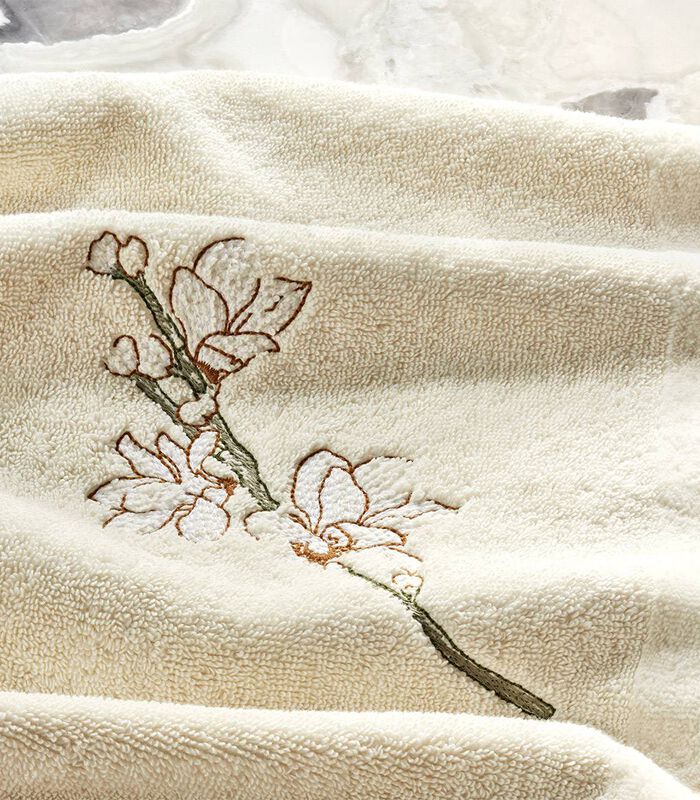 Serviette de bain en coton 600 g/m² , Almond Flowers image number 4